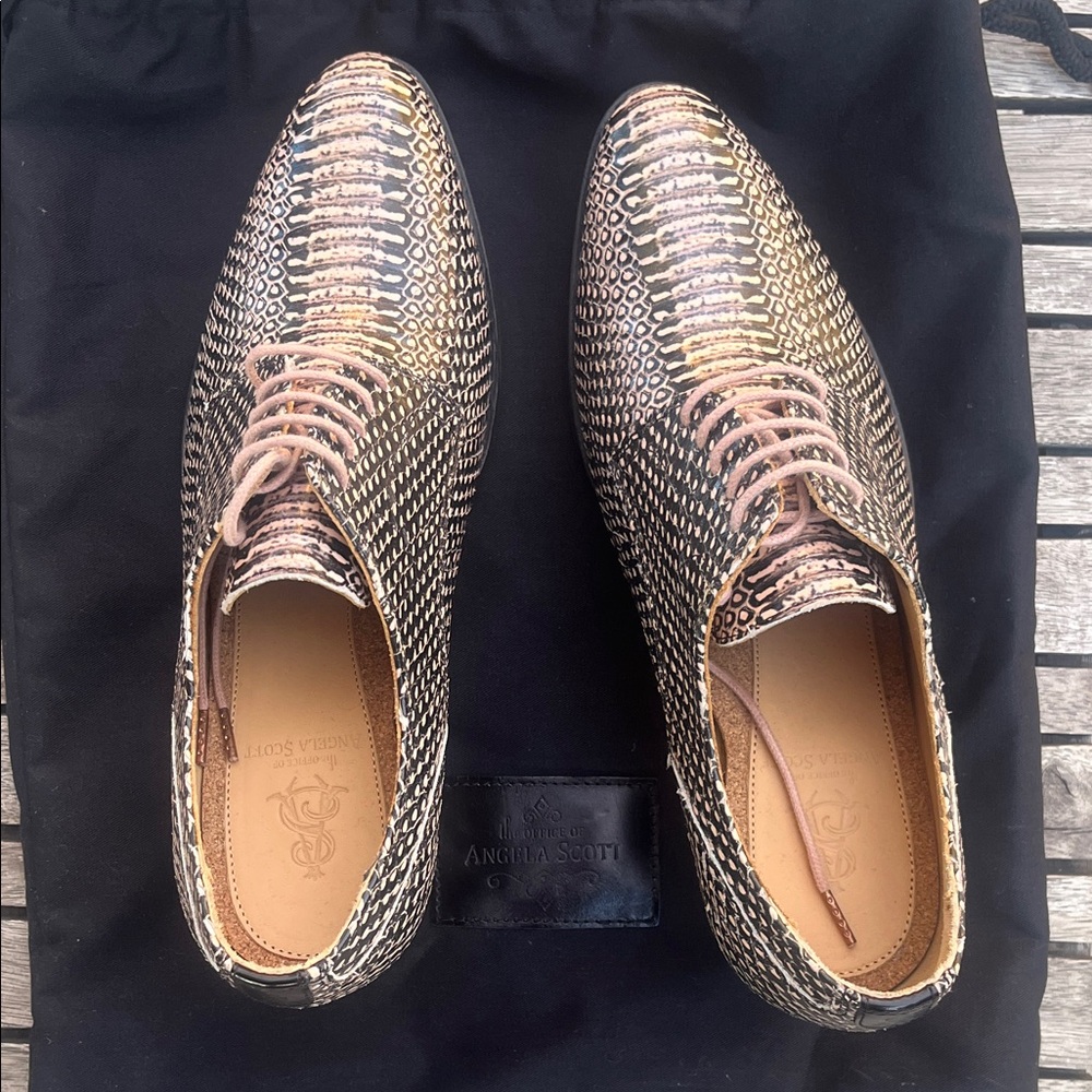 OOAS Miss Button Midheel